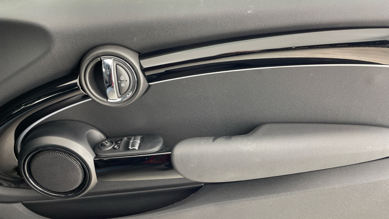 MINI Hatchback 135kW Cooper S Level 2 33kWh 3dr Auto Electric Hatchback